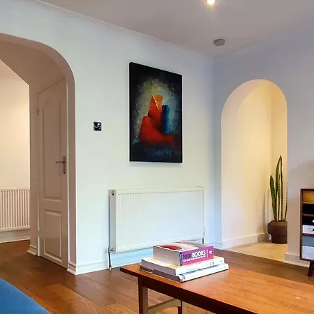 Atelier Verde - A Comfortable Garden Apartment-2